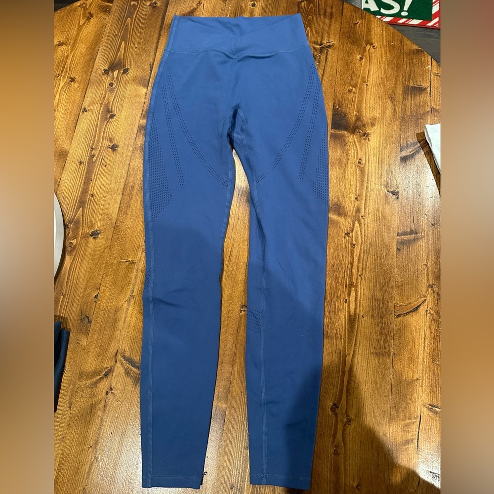 Alphalete Cross Waist Laser Cut Leggings Small